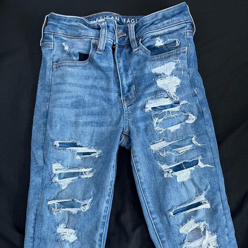 American eagle light wash ripped jeans